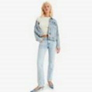 NWT Levi's Classic Denim Mid-Rise Straight Leg Jean - Light Wash